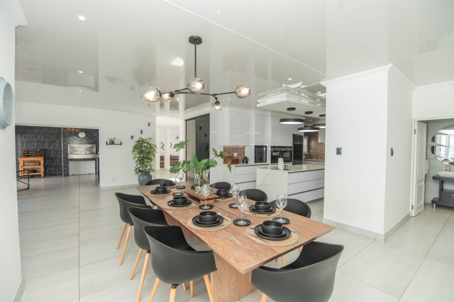 6 Bedroom Property for Sale in Beachview Eastern Cape